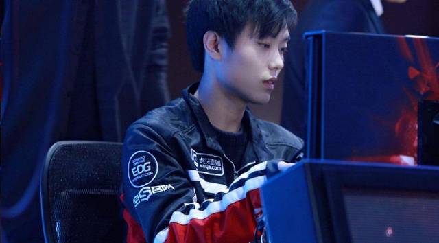 现今的足球 现今的足球