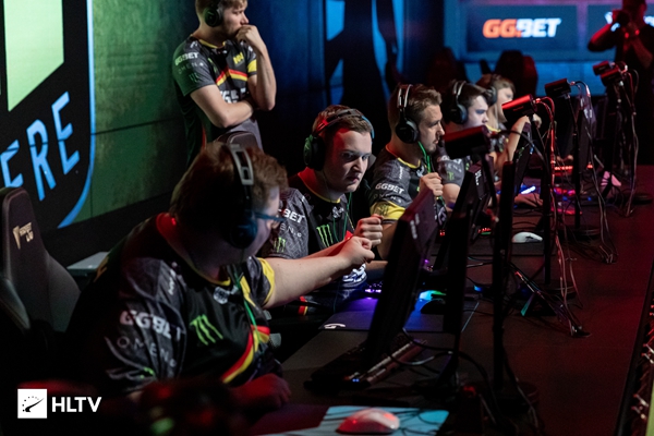 观众通过媒 观众通过媒