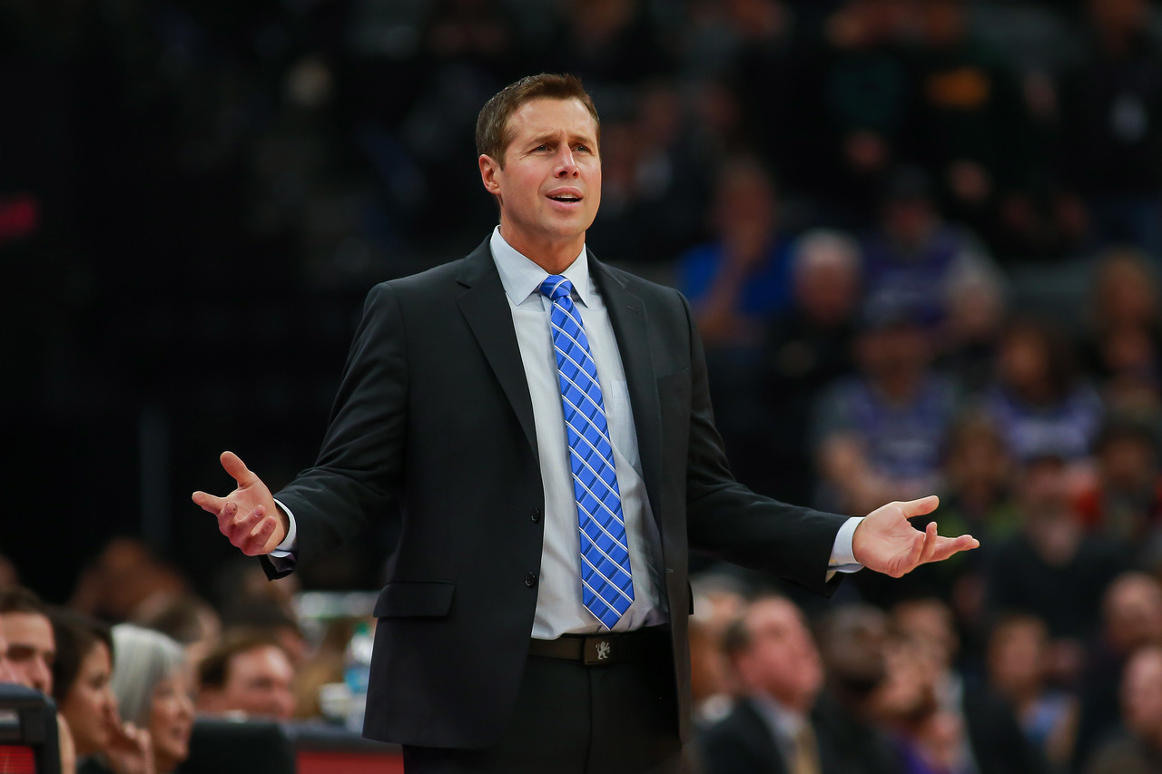 的组合拳更 的组合拳更